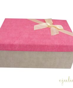 Cutie de cadou cu capac roz decorat cu fundita crem